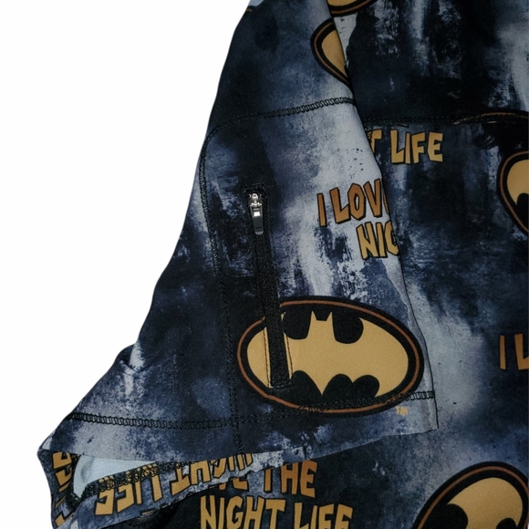 Men's DC "Batman" Scrub Top with V-Neck Neckline and Front Pocket 610 - Picture 3 of 6